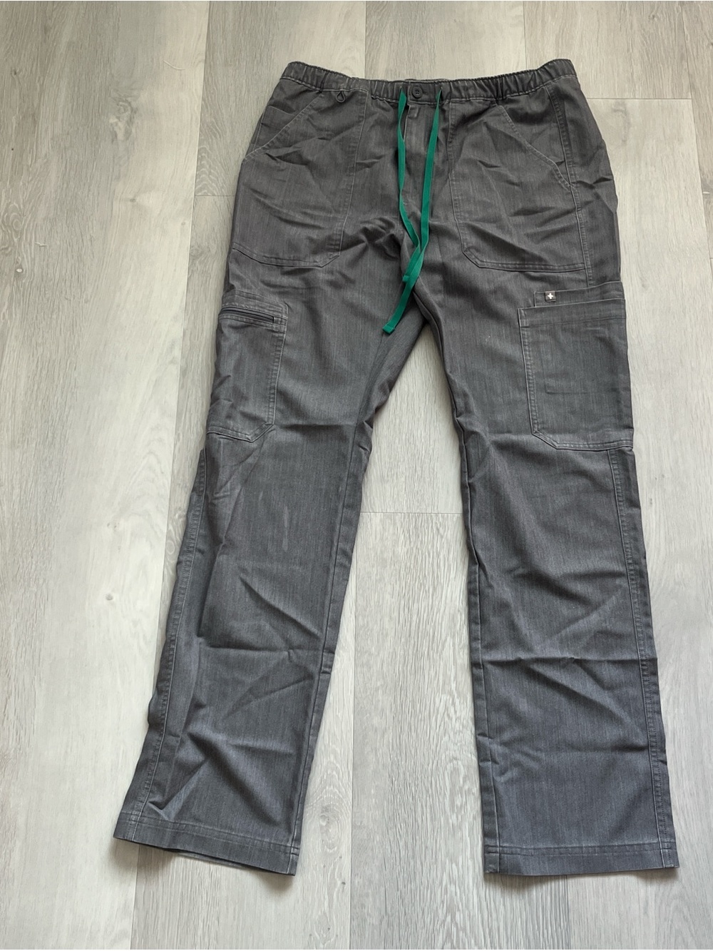 FIGS SCRUB PANTS GRAY STRAIGHT LEG CARGO UTILITY MEDICAL MENS MEDIUM